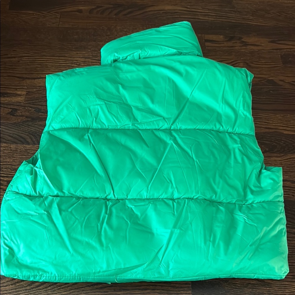 Green Puffer Vest cropped - Picture 6 of 6